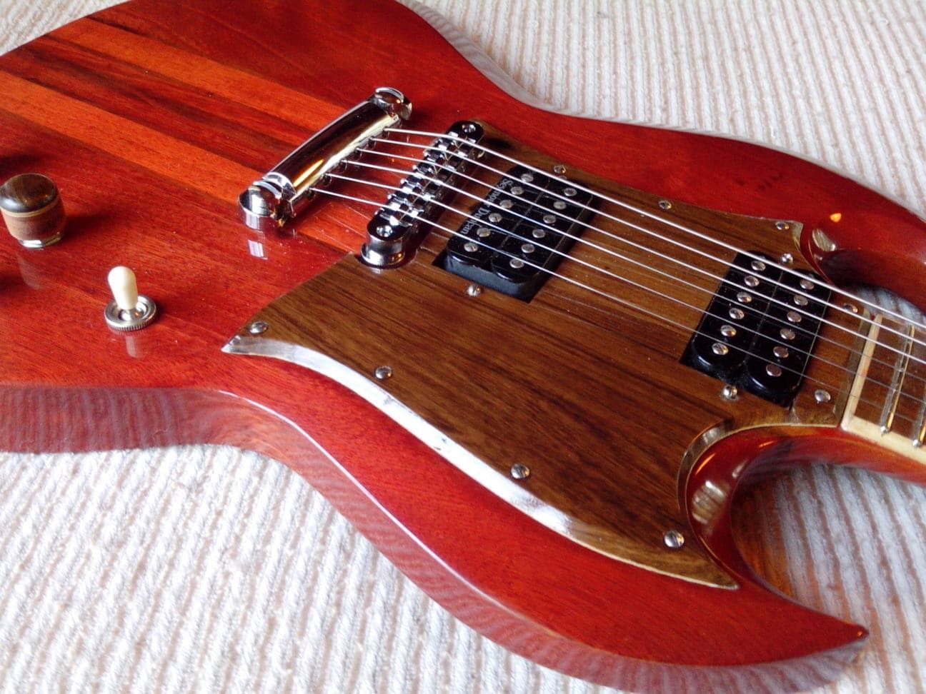 Modelo SG de Raffaelli Guitarras